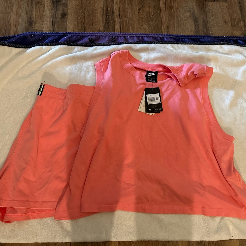NWTS Nike set size 3x